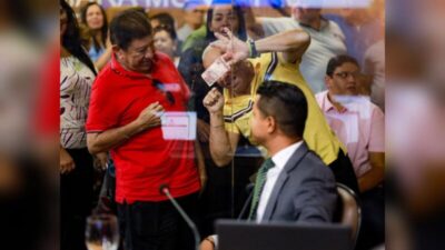 Vaiado por populares durante discurso, Douglas Pinto vota contra servidores e ataca Câmara