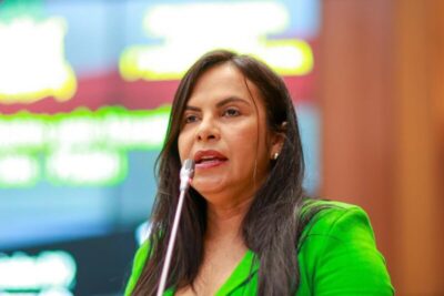 Ana do Gás denuncia retaliação e usa tribuna para cobrar dívidas de empresários