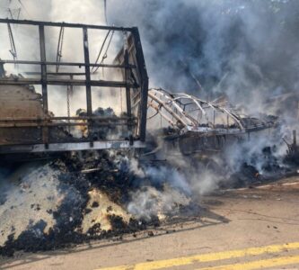 5 de maio: Duas carretas colidem e pegam fogo na Br-226 em Barra do Corda