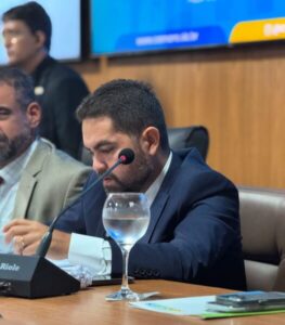 Vereador Thyago Freitas vota pela garantia do reajuste salarial para mais de 400 servidores