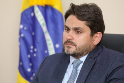 Polícia Federal indicia Juscelino Filho por série de crimes
