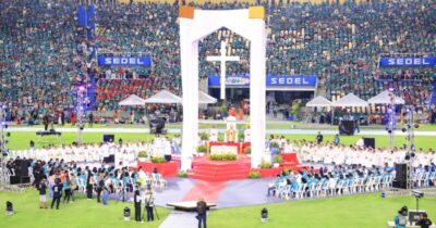 Celebração de Corpus Christi reúne milhares de pessoas no Castelão