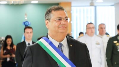 Dino fala em “ultra-oligarquização” e compara bilhões em emendas a “estrelas no céu”