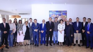 Felipe Camarão reforça prestígio com desembargadores do TRF1 e do Maranhão em almoço institucional