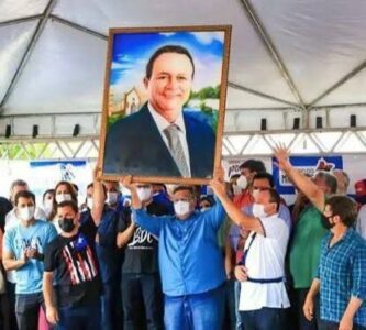 Comunossocialistas defendem candidatura de Dino à Presidência