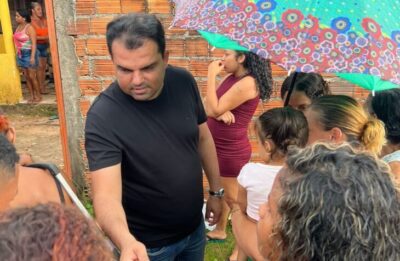 Álvaro Pires entrega 7 toneladas de peixes e 3.000 cestas básicas