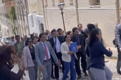 Vereadores a pé e transporte por app na conta da Prefeitura