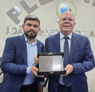 Vereadores concedem título de cidadão açailandense ao deputado Hildo Rocha