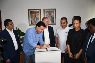 Felipe Camarão participa de assinatura do Termo de Cooperação com Regularização Fundiária em Imperatriz