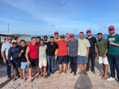 Hemetério Weba prestigia lava-prato de araoca ao lado de lideranças locais