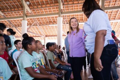 Procuradoria da Mulher da Alema apresenta cartilha sobre direitos femininos à comunidade do bairro Maiobão