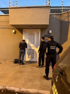 PF deflagra operação contra grupo que contrabandeava medicamentos Ação cumpre mandados em São Luís e Imperatriz/MA e bloqueia R$ 3 milhões em bens de investigados por comercialização ilegal de medicamentos em três estados.
