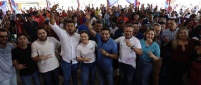 Ao lado de Detinha, Josimar é recebido de forma calorosa por multidão em Carolina