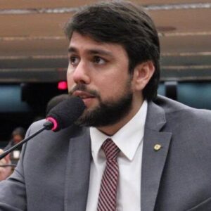 Pedro Lucas de olho no PROS