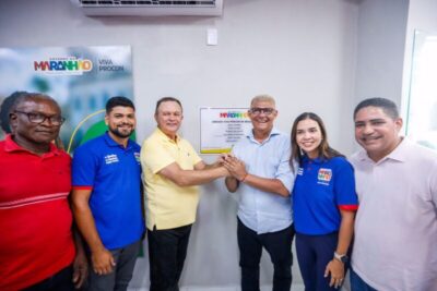 Brandão entrega obras em Bequimão e vistoria construção de estrada