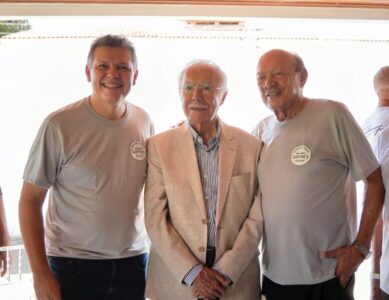 João Alberto homenageia Sarney em encontro com velhos amigos