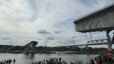 Vergonha para o Maranhão! Veículos despencaram 50 metros na queda da ponte que ligava o estado ao Tocantins