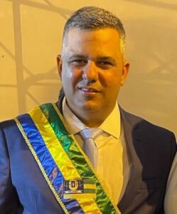 Prefeito Daniel Castro autoriza pagamento de abono de R$ 5.472,06 aos servidores da educação de Nova Iorque