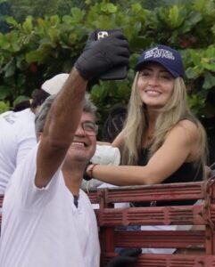 Sem se importar com os holofotes, esposa de Guilherme Mulato dá show de simplicidade