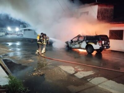 Viatura da Polícia Civil de  Vargem Grande é incendiada por supostos integrantes de facção criminosa do Bonde dos 40.