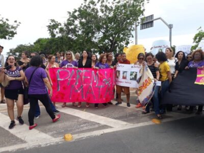 Ato contra o feminicídio interdita avenida Carlos Cunha, no Jaracati