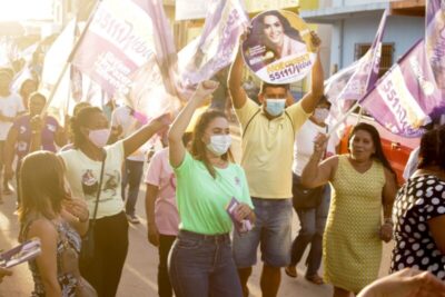 Natássia Weba arrasta população do Sol e Mar e Vila Luizão em caminhada