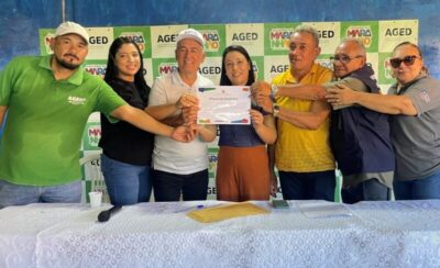Aged entrega certificado do serviço de inspeção estadual para agroindústria do mel em Viana