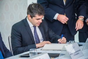 Adriano Sarney tem papel decisivo no fim da greve dos rodoviários do semiurbano