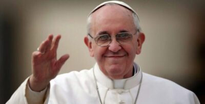 Papa Francisco autoriza bênção a casais do mesmo sexo nas igrejas católicas
