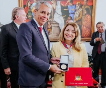 Iracema Vale é homenageada com mais alta comenda do Poder Judiciário maranhense
