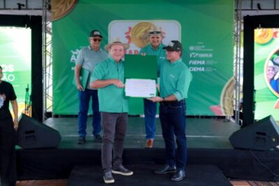 Carlos Brandão recebe homenagem da classe pecuarista pela conquista da zona livre de aftosa