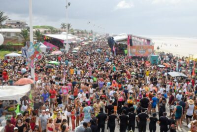 Recorde! Quase 200 mil pessoas aproveitam o último dia do carnaval com Jonas Esticado na Litorânea