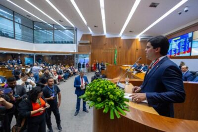 Assembleia condecora ministro André Fufuca com Medalha Manuel Beckman
