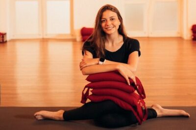 Yoga e sono: Como a prática milenar ajuda a dormir melhor?