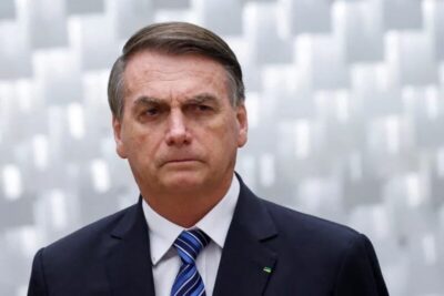 Bolsonaro posta foto no hospital e agradece apoio: “Momento delicado”