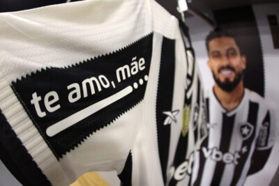 Botafogo e Centrum celebram Dia das Mães com mensagens nas camisas