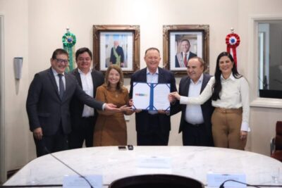 Brandão dá aumento a professores num percentual acima da média nacional
