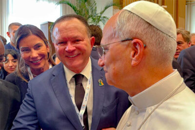 Brandão participa de audiência com o papa Leão XIV no Vaticano