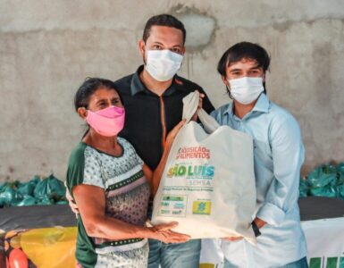 No São Cristovão, Octávio Soeiro acompanha entrega de cestas de alimentos