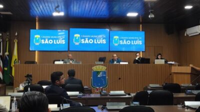 VERGONHA: CPI dos Contratos Emergenciais da Prefeitura de São Luís é interrompida devido a goteira em cima da cadeira do presidente da Câmara; veja o vídeo: