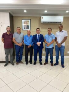 Comitiva liderada por Dr. Caçula discute enfrentamento à criminalidade em Vargem Grande com secretário de Segurança