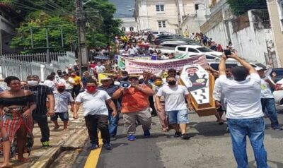 Manifestação contra Braide na frente da Prefeitura de São Luís