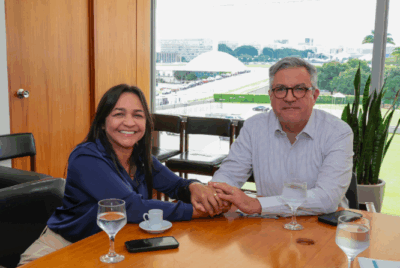 Eliziane finaliza o ano de trabalho em reunião com o ministro Padilha