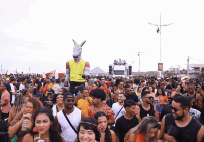 Globo destaca mais de 30 mil foliões em pré-carnaval na Litorânea