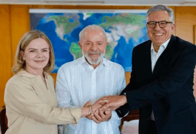 Lula escolhe Gleisi Hoffmann para Relações Institucionais (articulação)