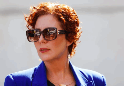 Nunes Marques adia julgamento de Carla Zambelli