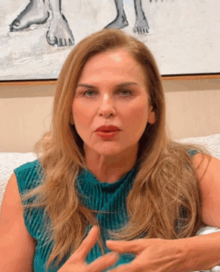 Prefeita Maura Jorge tem celular clonado e faz alerta