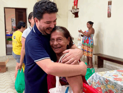 Dr. Joel distribui peixes em São Luís na Semana Santa