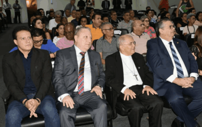 Camarão exibe currículo e manda recado: “Respeite quem pode chegar onde a gente chegou”