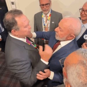 Após foto de Camarão com Gleisi, Brandão surge em agenda com Lula